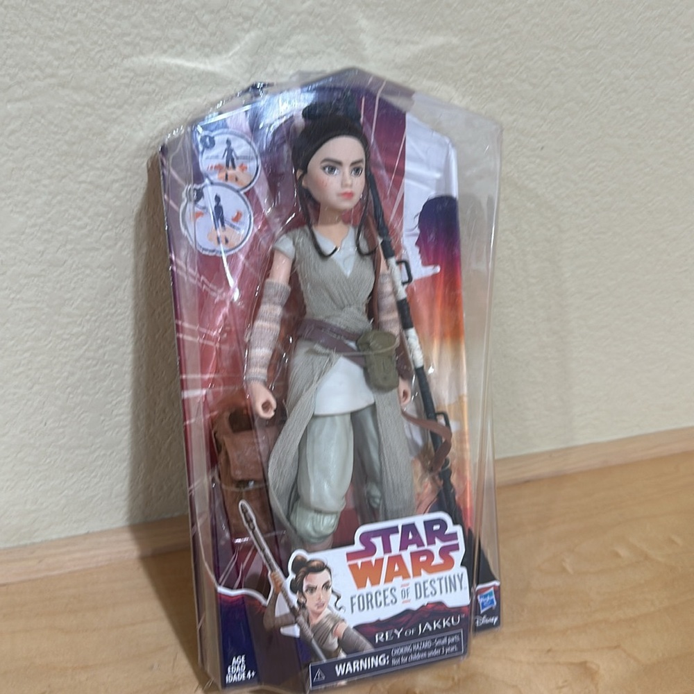 Star Wars Forces of Destiny ‘Rey of Jakku’ - Picture 4 of 4